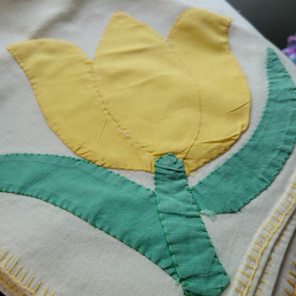 Vintage Card Tablecloth, Yellow Tulip 34"x34" Embroidered Linen | 1940s–50s - Picture 2 of 5